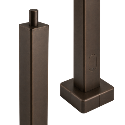 Poteau d'éclairage carré bronze, format 5, montrant la section supérieure effilée et la base carrée avec porte d'accès au câblag