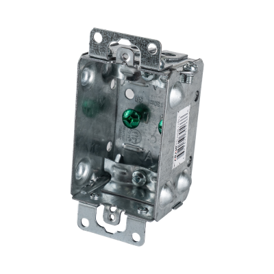 Arani 1102-L boîte d'appareils groupable, 2 po, NMD90, oreilles, vue trois quarts avec vis de mise à la terre verte