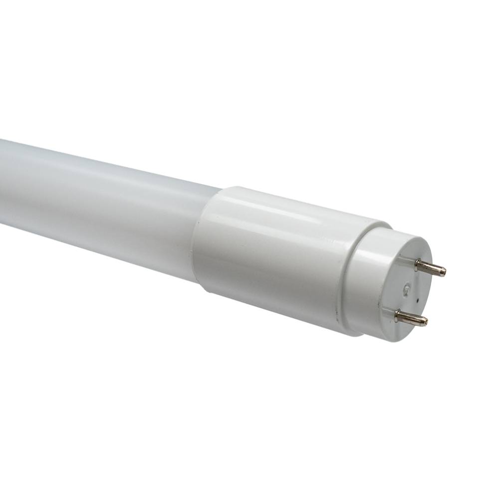 Tube DEL T8 de 4 pi, 18 W, 5000 K, vue en angle de la lentille givrée et du culot bi-broches G13 blanc
