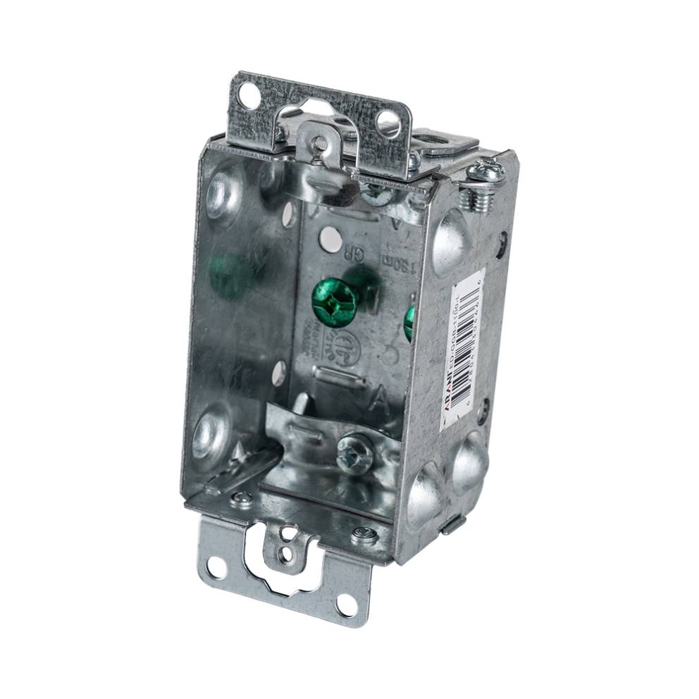 Arani 1102-L boîte d'appareils groupable, 2 po, NMD90, oreilles, vue trois quarts avec vis de mise à la terre verte